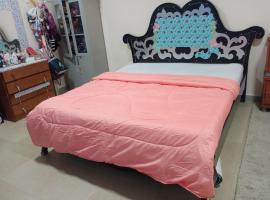 Furnished transient family room，位于Al 'Ayn的酒店