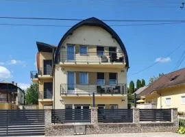 Zalakarosi Zóra Apartmanház