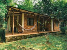 Huingos Eco Lodge，位于塔拉波托的木屋