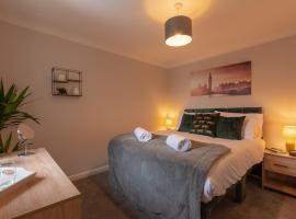Luxury Southampton house with garden and parking，位于南安普敦Nuffield Southampton Theatres附近的酒店