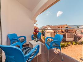 Family blue apartman Montenegro，位于鲍希茨的海滩短租房