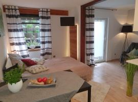 Privat Apartaments , eigene Eigang, eigene Badezimmer, und eigene Küche，位于施特拉伦的酒店