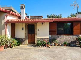 Chalet indipendente con parcheggio privato servizio palestra，位于Naso的酒店