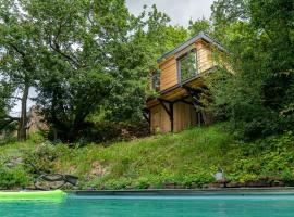 Le Moonloft insolite Tiny-House dans les arbres & 1 séance de sauna pour 2 avec vue panoramique，位于Osenbach的度假屋