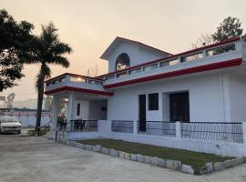 Café Himachal，位于Mājra的酒店