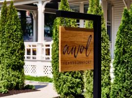 AWOL Kennebunkport，位于肯尼邦克港Northlight Gallery附近的酒店