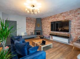 Craita Merelor The PLACE，位于Aninoşani的酒店