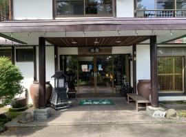 草津温泉汤笼绿风亭日式旅馆(Ele Hotel Onsen Ryokufutei)，位于草津草津温泉滑雪场附近的酒店