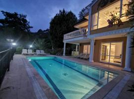 5 Star Villa, Private Chef, Daily Housekeeping, Concierge, Alanya Villa 1040，位于Kozyaka的酒店