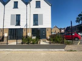 Whitstable Townhouse by the Sea，位于惠茨特布尔的海滩酒店