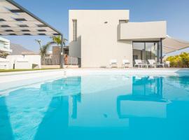 Villa Alisios Golf Luxury Tenerifesummervillas Heated pool，位于阿德耶阿德赫海岸高尔夫俱乐部附近的酒店