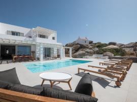 Villa Petra Mare above Mykonos town Private pool，位于米克诺斯城的别墅