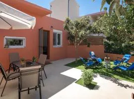 Casa EleMar Villa with Private Yard