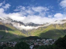 Paramount Kazbegi，位于卡兹贝吉的酒店