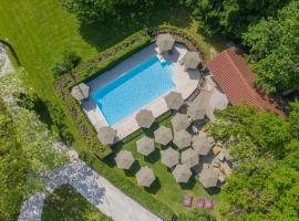Chateau des Ayes - Chambres & suites，位于Saint-Étienne-de-Saint-Geoirs的酒店