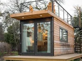 Deer Creek Tiny Container Home-12 Min to Magnolia