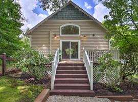 Quiet Studio Escape about 2 Mi to Blue Ridge Parkway!，位于西杰斐逊的酒店