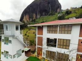 The Rock Guatape，位于瓜塔佩的酒店