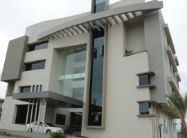 HOTEL MAHARAJA EXECUTIVE，位于Phaltan的酒店