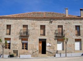Casa Rural los 5 Balcones，位于Hoyocasero的酒店