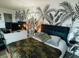 Beautiful modern fully furnished studio，位于勒瓦卢瓦-佩雷的公寓
