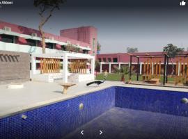 Sambara Inn，位于Lārkāna的酒店