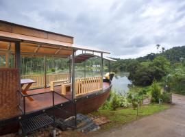 Karlad Lake Resort - Wayanad，位于瓦亚纳德的酒店