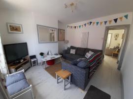 'Pavilion Cottage' next to Gorleston beach with sea views - pet friendly!，位于滨海戈尔斯顿的酒店