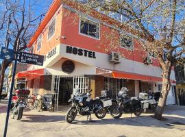 Hostel S & J Mendoza，位于瓜伊马延的青旅