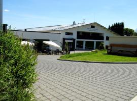 埃本斯托克骑马和体育酒店，位于艾本施托克埃本施多克湖附近的酒店