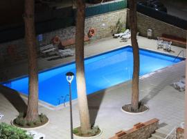 Precioso apartamento con piscina.，位于帕尔斯的酒店
