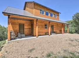 Spacious Resort Cabin in Manti-La Sal Mtns!，位于Fairview的酒店