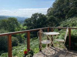 Hendre-Aur Glamping Pod，位于马汉莱斯的露营地