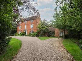 The Coach House Apartment