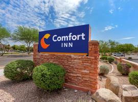 Comfort Inn & Suites North Glendale and Peoria，位于格伦代尔的酒店