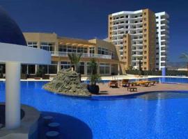 Northern C y p r u s Trikomo, Iskele, Long Beach, Caesar Resort apartment Spartacus，位于特里科莫的酒店