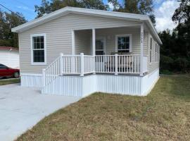 Resort Cottage near parks at Great Price!，位于基西米的酒店