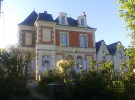 COTTAGE SAINTE GENEVIEVE，位于Champigny-sur-Veude的酒店