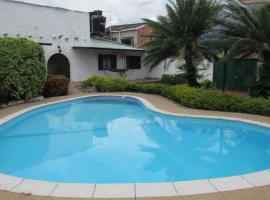 Casa con piscina en el centro de Anapoima，位于阿纳波伊马的酒店