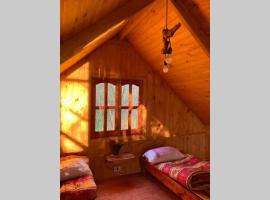 Cabaña entre los arboles encantadora，位于Roque Pérez的酒店