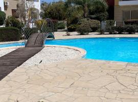 Apartament Cosy House with pool, Paphos Pafos,Tombs of Kings，位于Paphos的公寓