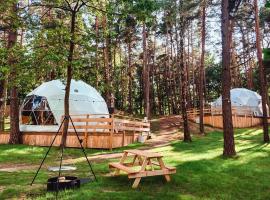 Planeta Glamping，位于Zalesie Górne的酒店