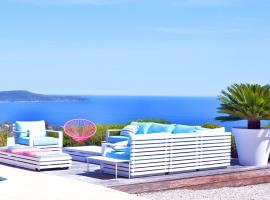 VILLA JUCANOS - Vue mer panoramique Golfe de St-Tropez，位于滨海卡瓦莱尔的家庭/亲子酒店