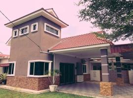 Homestay Dferry Jerantut Fully Aircond，位于而连突的乡村别墅