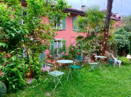 THE SECRET GARDEN ARONA VILLA in Piazza del Popolo 16 Historical Center，位于阿罗纳的酒店