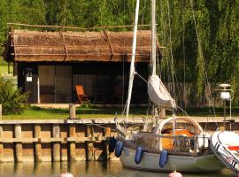 彼得泽思船屋，位于Laupunen的度假屋