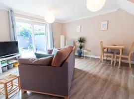 Cosy Brixham apartment with garden close to Town