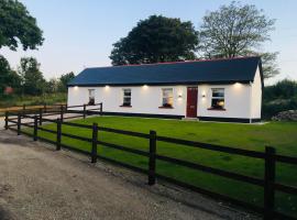Keanes Country Cottage in The Heart Of The West，位于LisaculCastlerea Golf Club附近的酒店