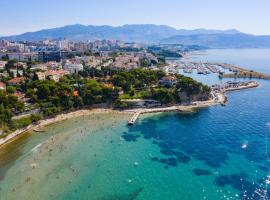 Beach Villa at Split top location，位于斯普利特的酒店