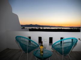 White Nadora Naxos Villa，位于圣安娜纳克索斯的带泳池的酒店